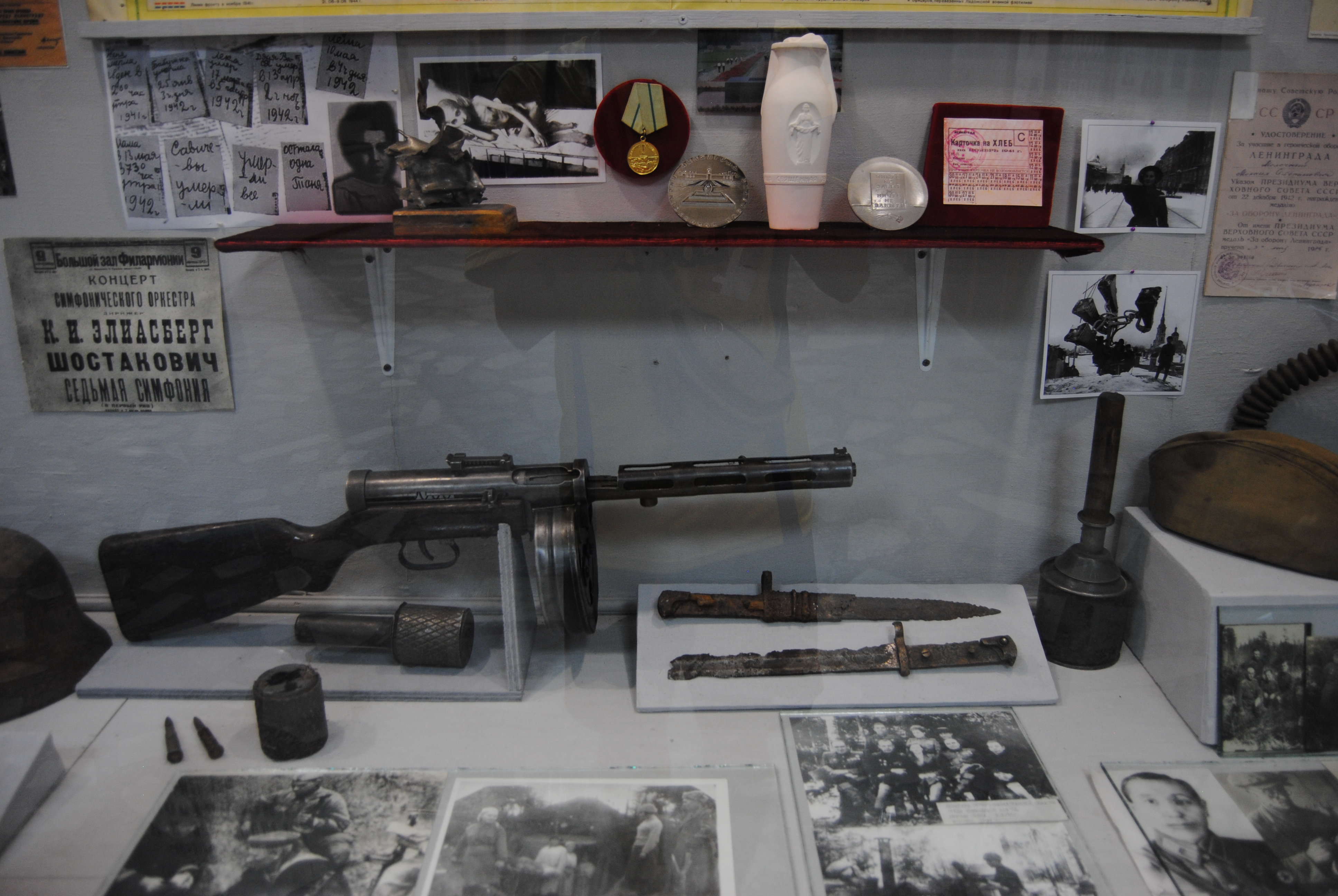 Armas expuestas en el Museo de Historia Militar de Almaty