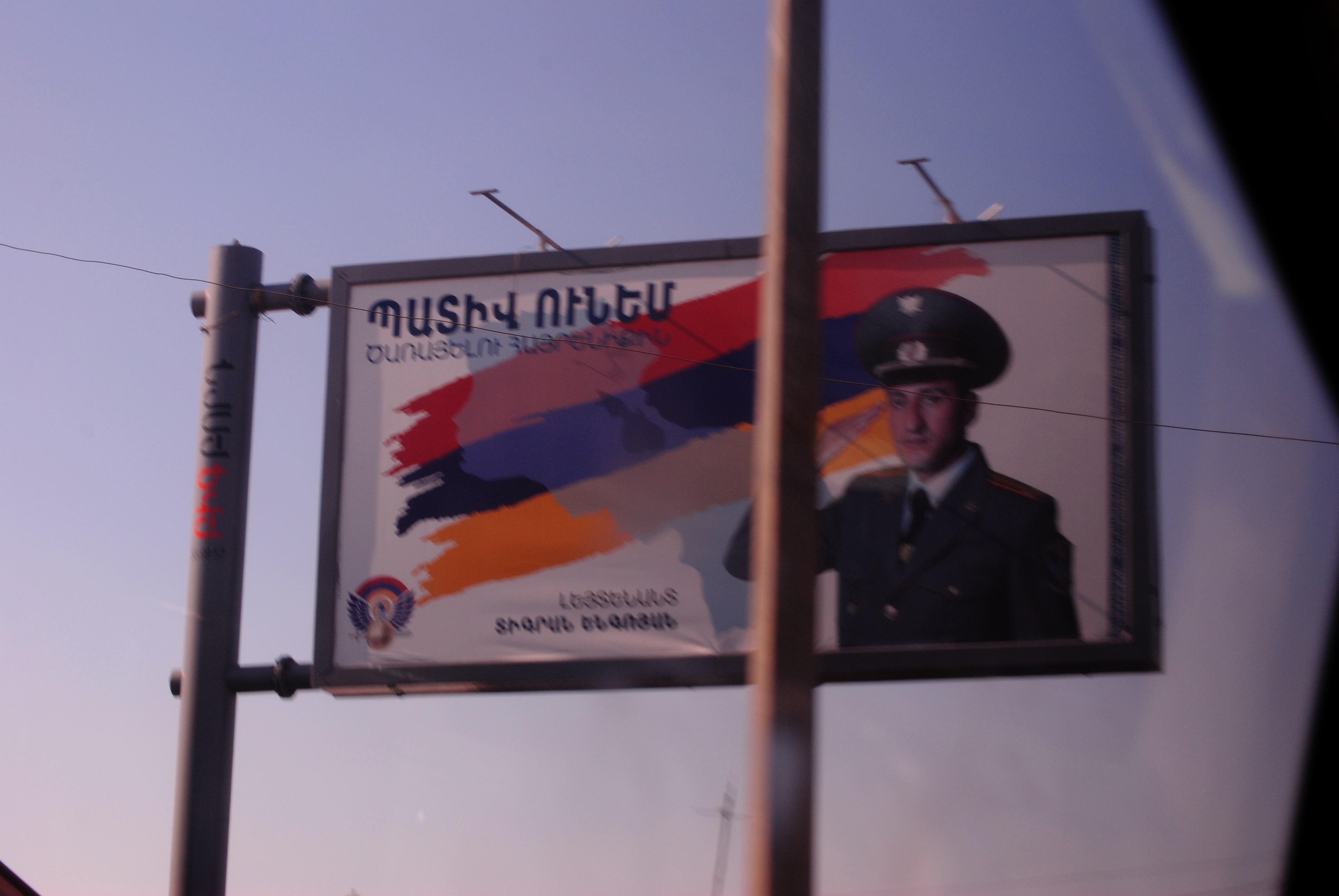 Cartel propagandístico en Erevan