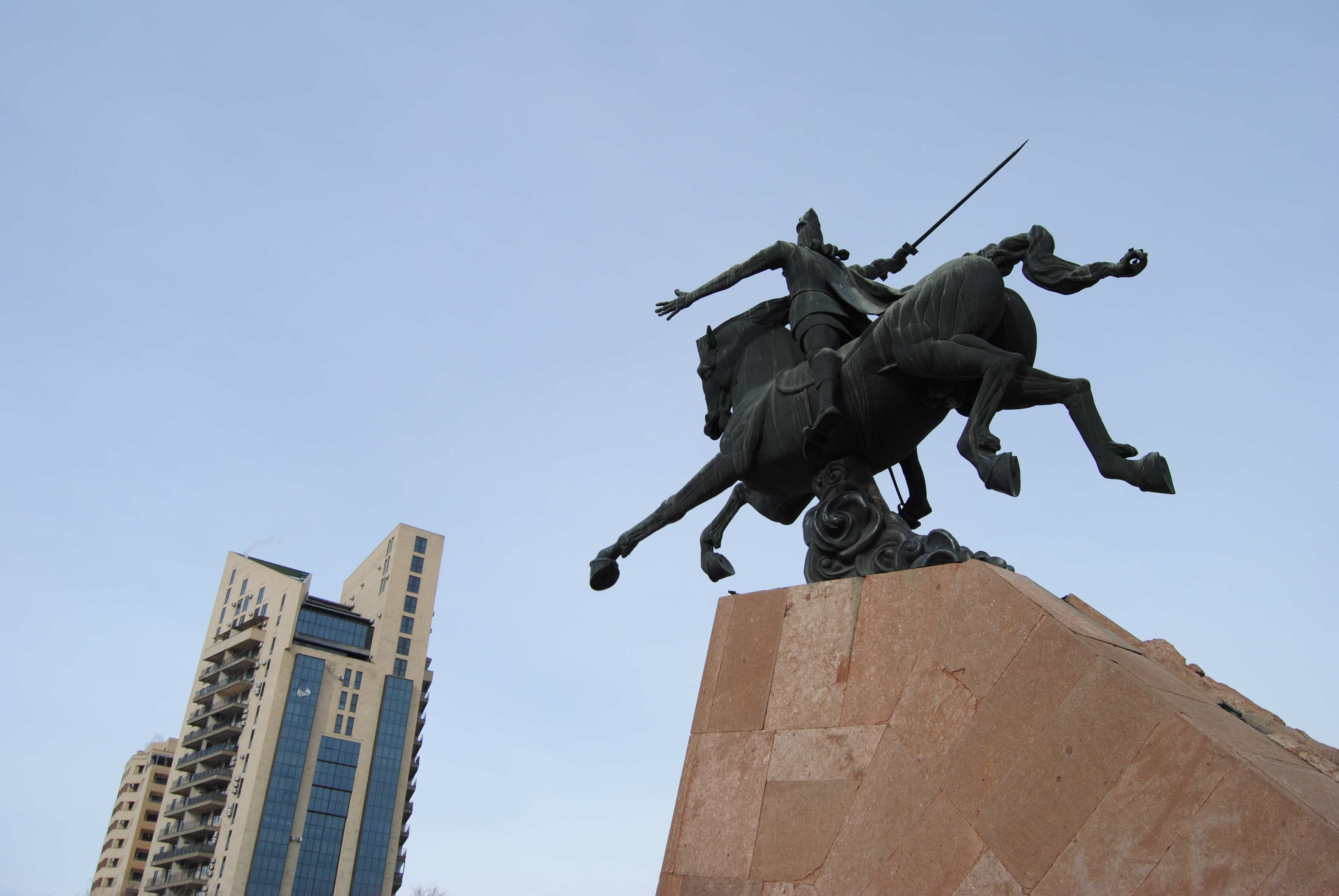 Vardan Mamikoyan estatua en Ereván