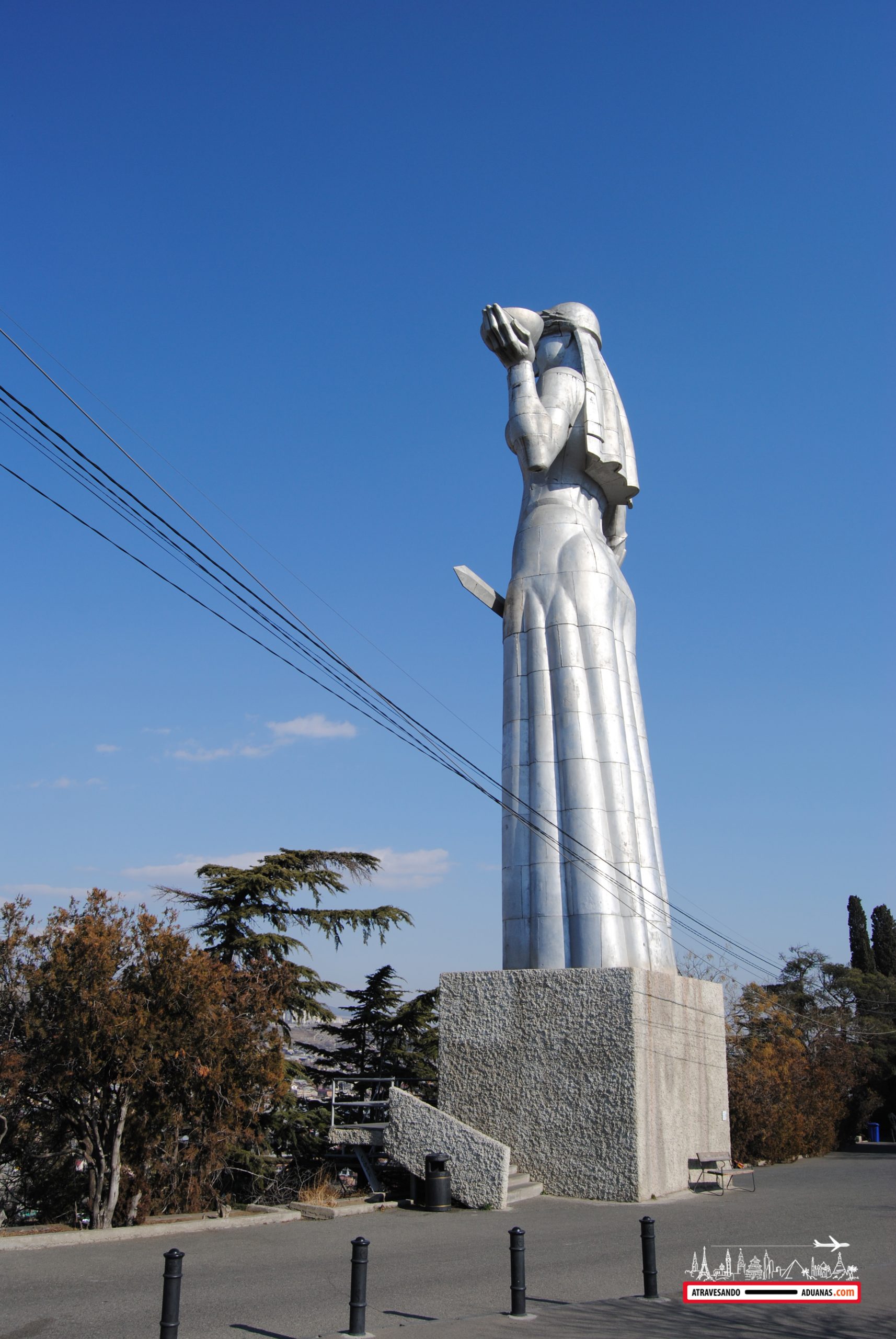 estatua de la madre de Georgia