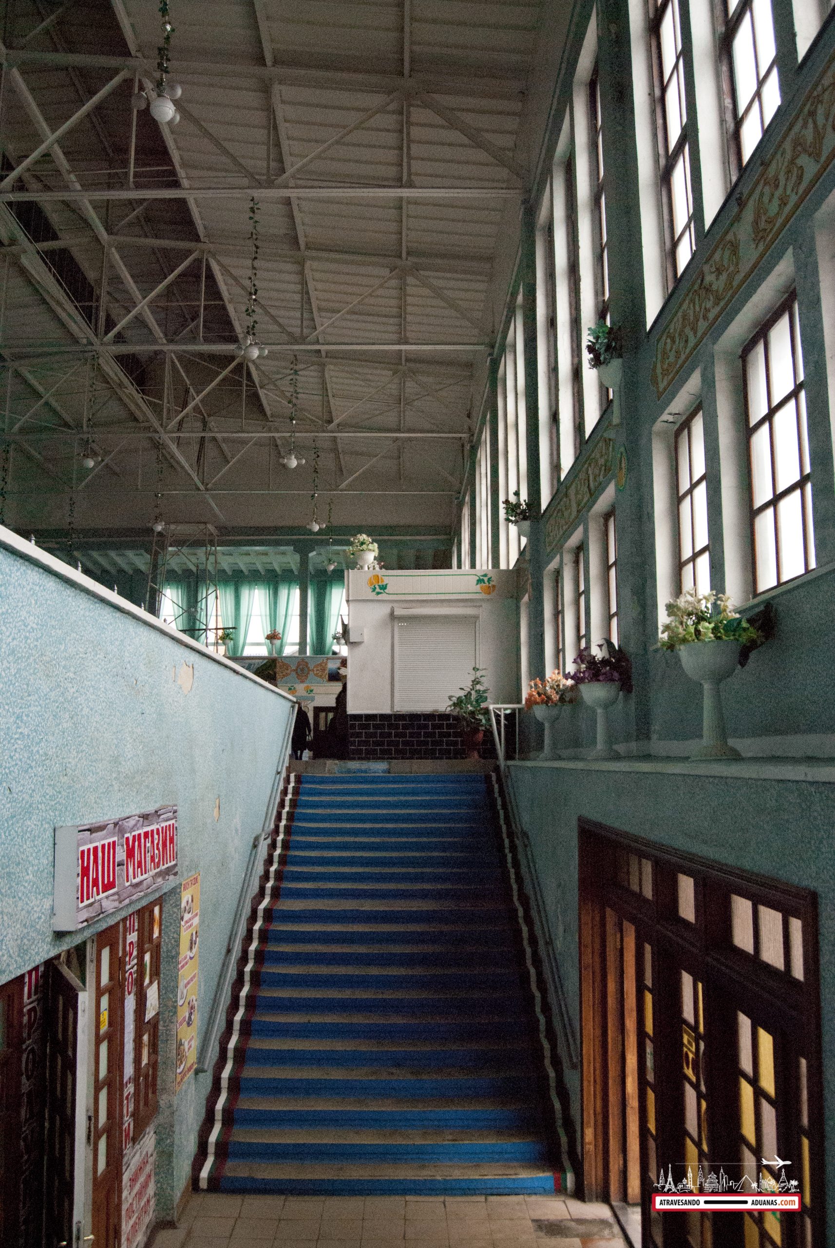 escaleras del mercado de krakivsky, lviv