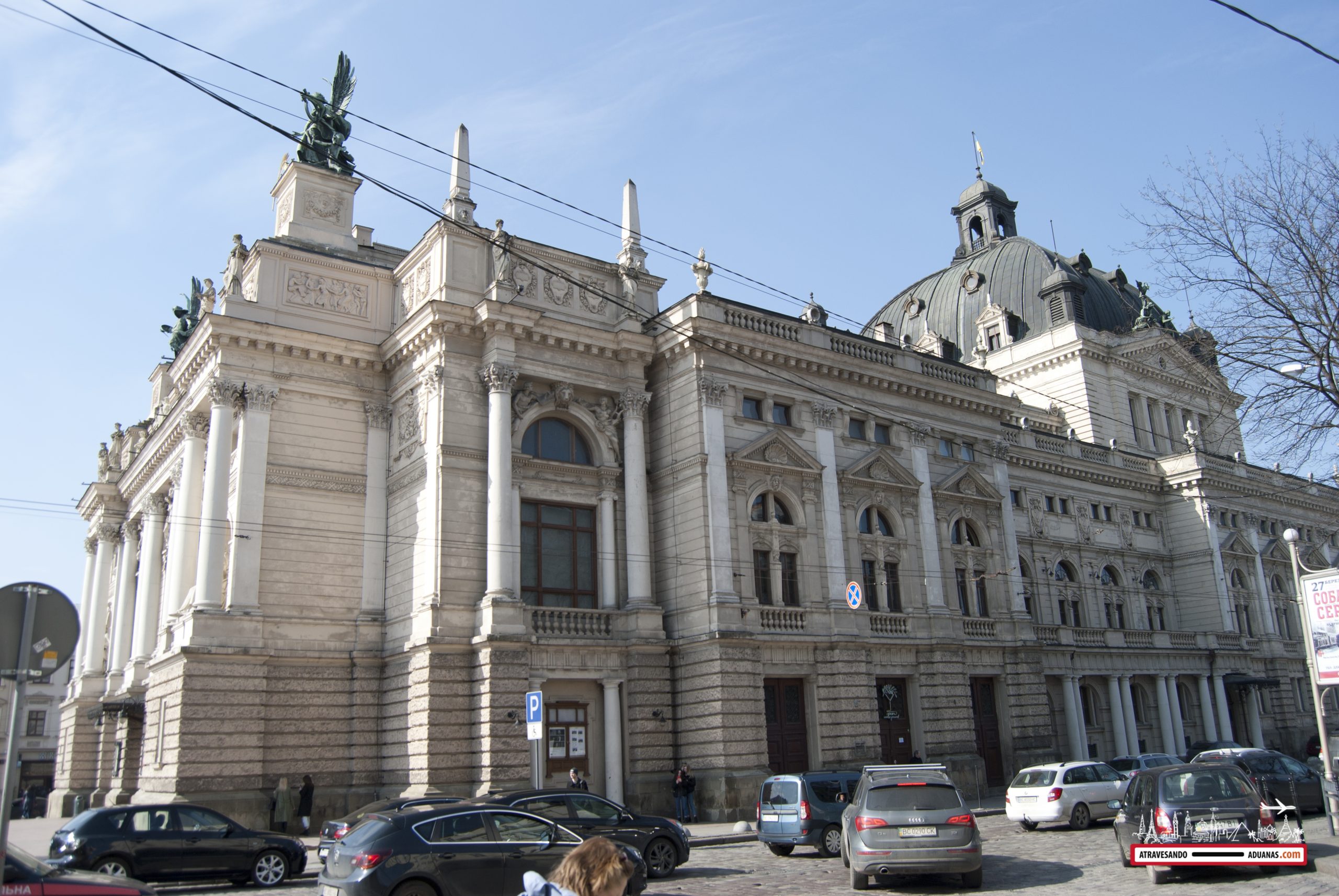 exterior de la ópera de Lviv