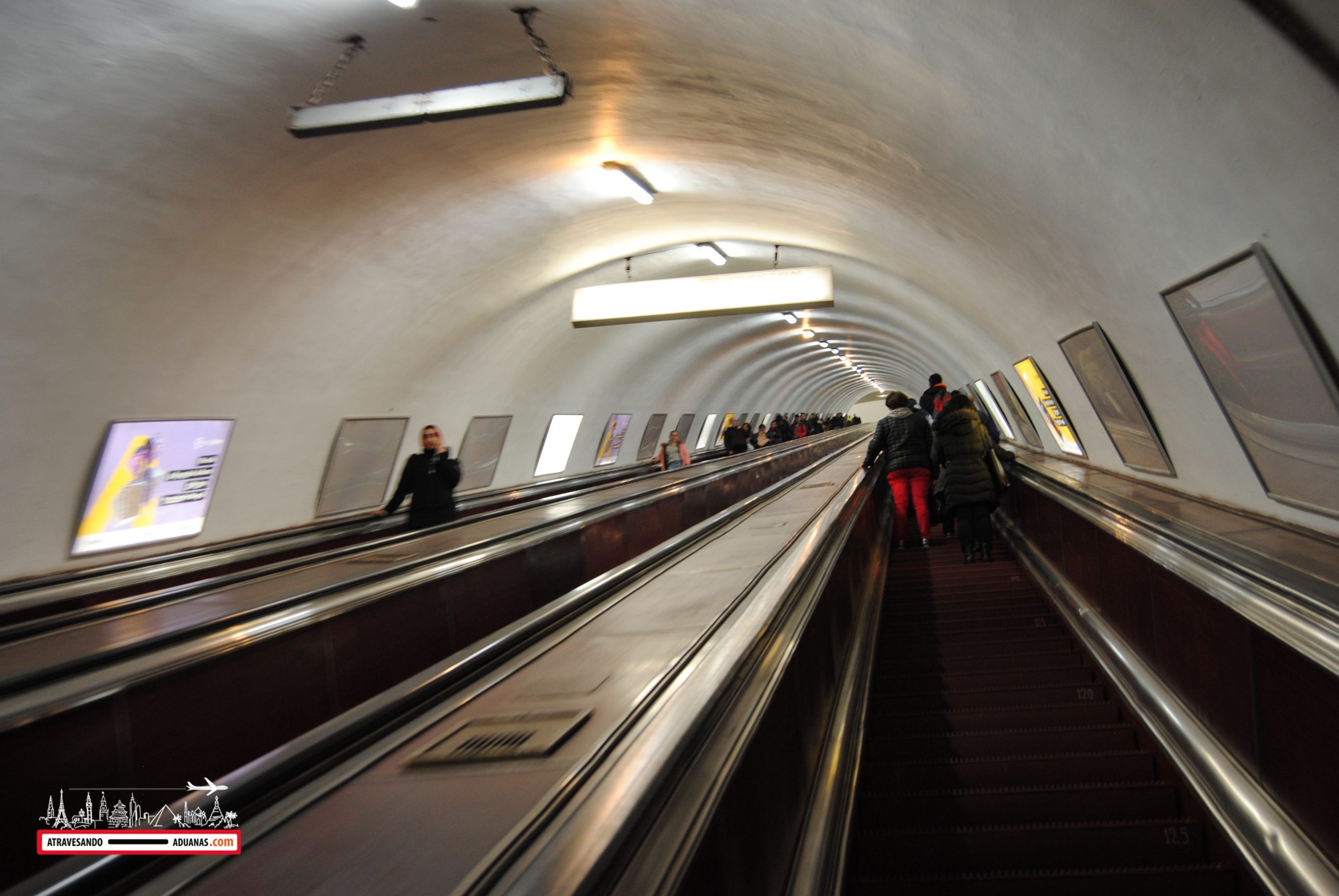 escaleras del metro de Tbilisi
