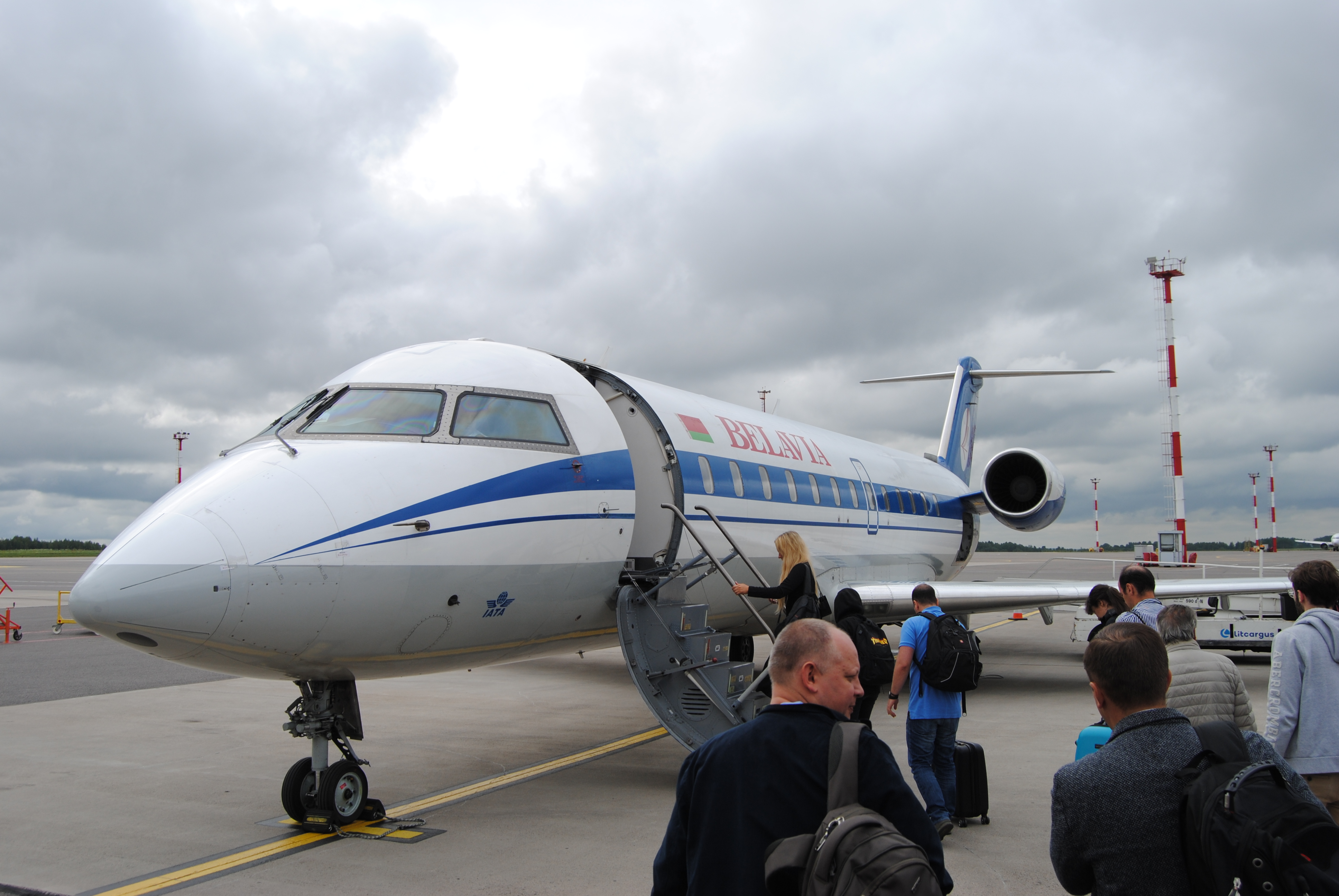 Bombardier CRJ - 200 de Belavia International Airlines