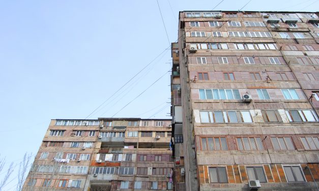 Las 33 de Dídac: Ereván, capital de una nación herida